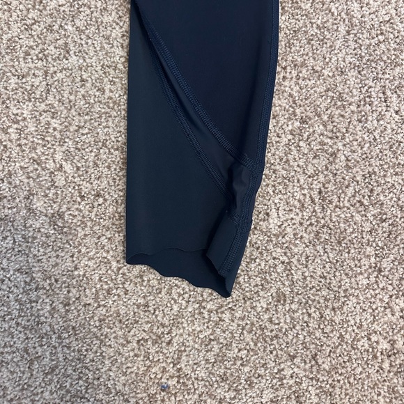 Lululemon navy leggings, size 4 cropped - Picture 5 of 6